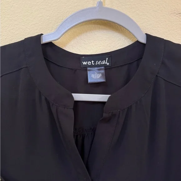 Wet Seal Sheer Sleeveless Button Down Top - Picture 3 of 7